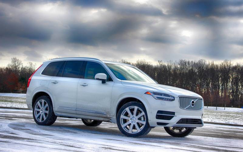 Comparison - Toyota Land Cruiser 4dr 2017 - vs - Volvo XC90 Hybrid T8 R ...